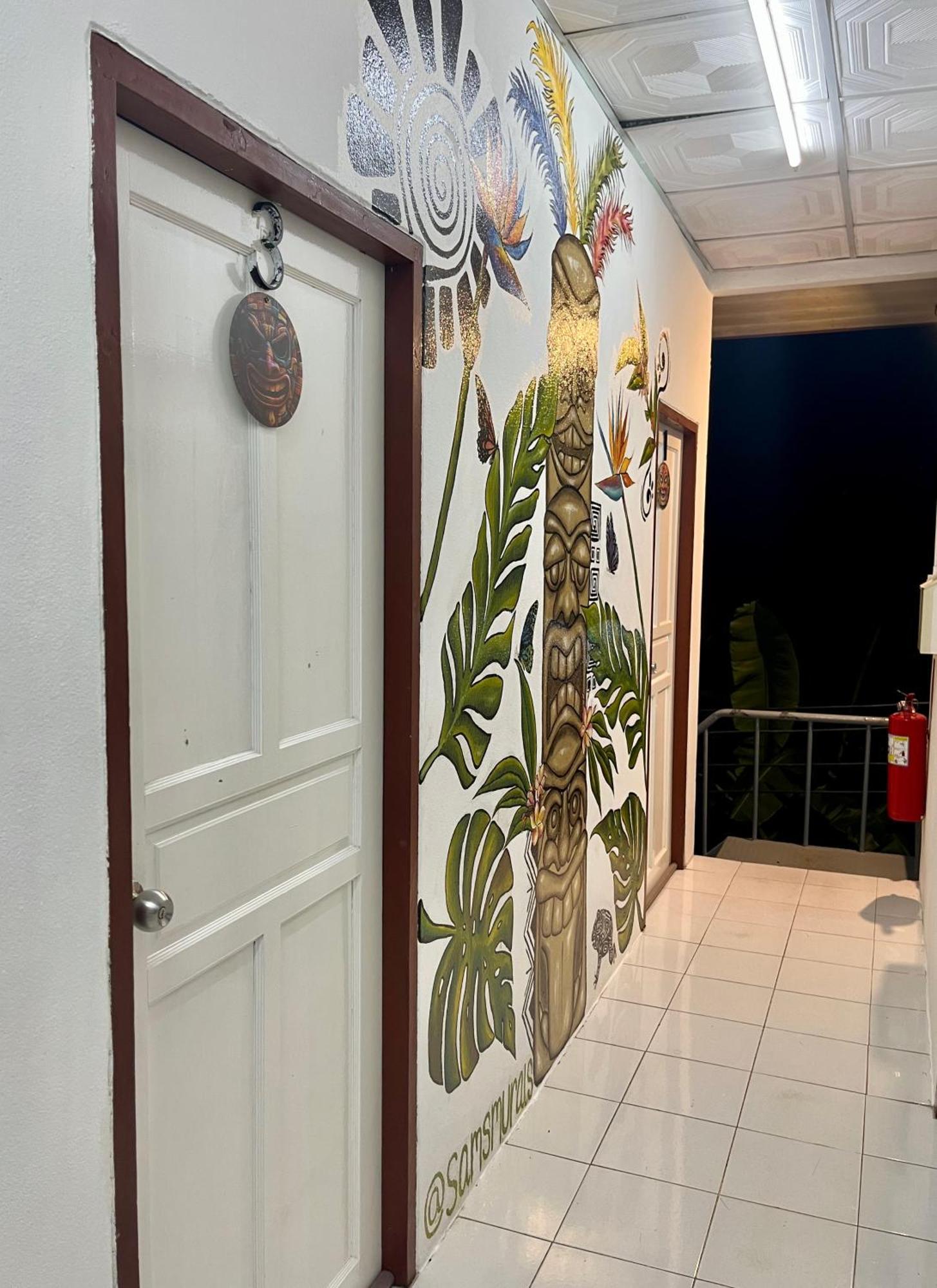 Tiki Tribe Bar & Hostel 코타오 외부 사진